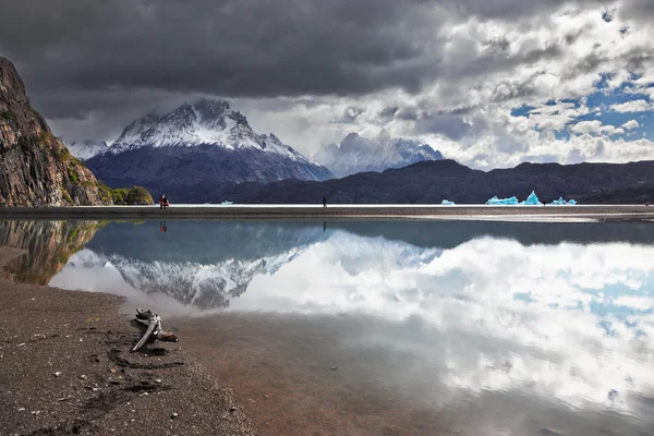 Iceberg nel lago — Foto Stock