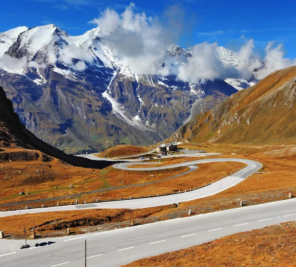 Carretera en los Alpes austríacos — Foto de Stock