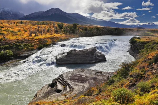 Las majestuosas cascadas de Paine —  Fotos de Stock