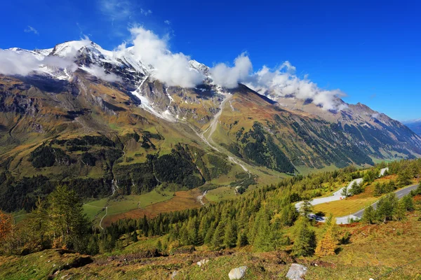 Alpes cobertos de neve — Fotografia de Stock