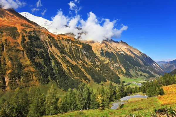 Frühherbst in den österreichischen Alpen. — Stockfoto
