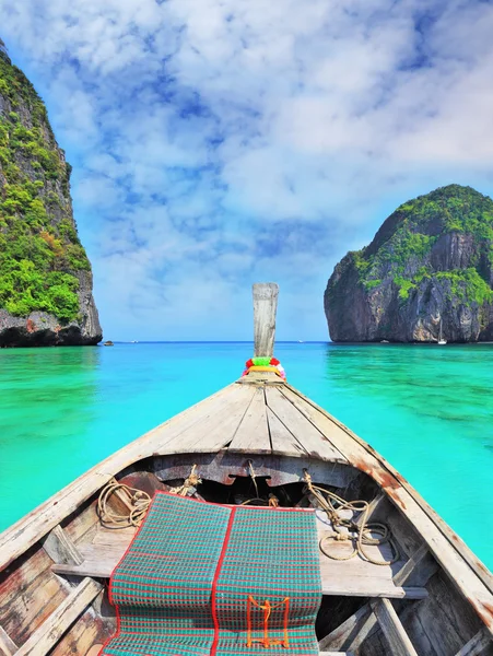 Água do mar é verde esmeralda — Fotografia de Stock