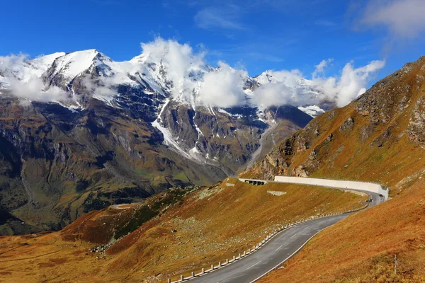 Los picos de montaña más altos — Foto de Stock