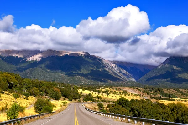 Weg in de bergen van Patagonië — Stockfoto