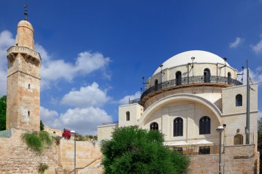 Sinagog ve Müslüman Minare
