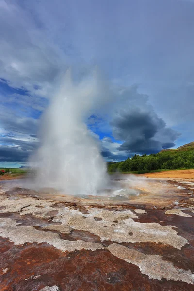 Gushing geyser Strokkur — Stock Photo, Image