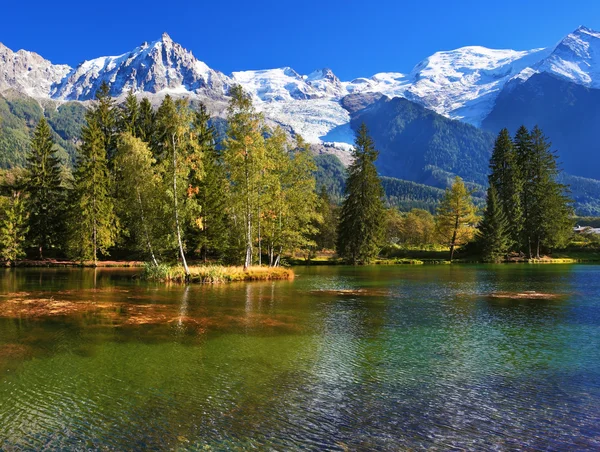 The park in the Alpine resort — Stock Photo, Image