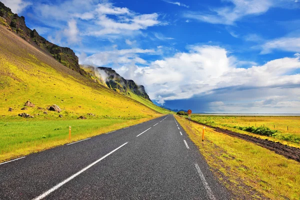 Smooth island highway — Stock Photo, Image