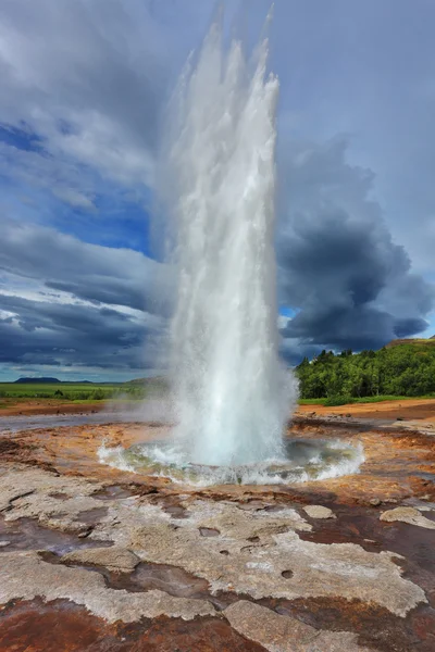 Prächtiger Geysir Strokkur — Stockfoto