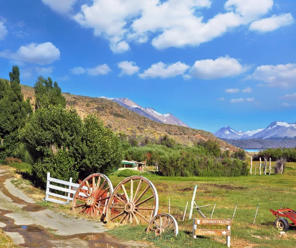 The access road to the secluded estancia — Stock Photo, Image