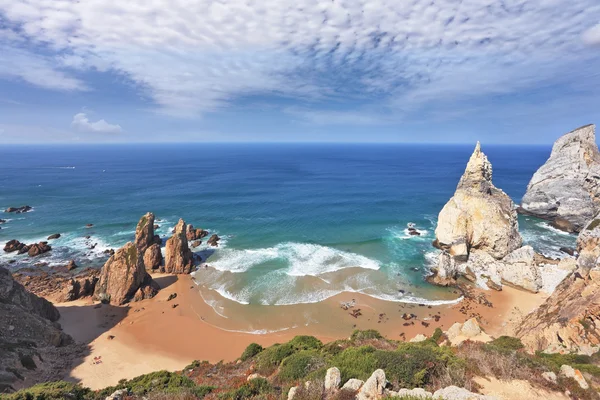 A pequena praia isolada — Fotografia de Stock