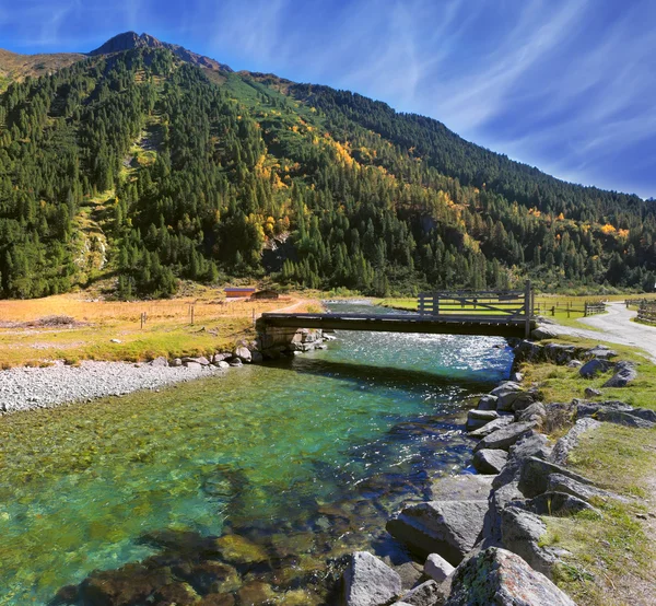 Kristallklart vatten — Stockfoto