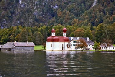 Kilise St. Barths Koenigssee üzerinde