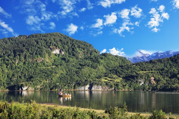 Quiet backwater in river — Stock Photo, Image