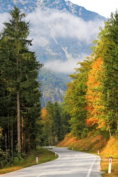 Estrada em Alpes austríacos — Fotografia de Stock