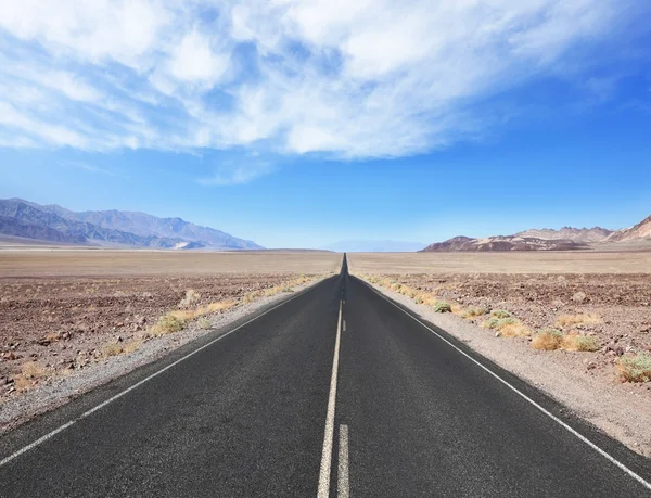 Straight smooth road — Stock Photo, Image
