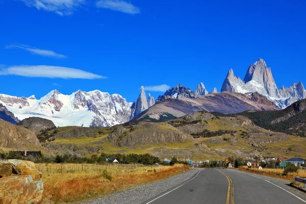 Berühmte felsen fitz roy gipfel in den andes — Stockfoto