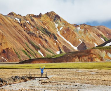 İzlanda'daki Milli Parkı Landmannalaugar kadında