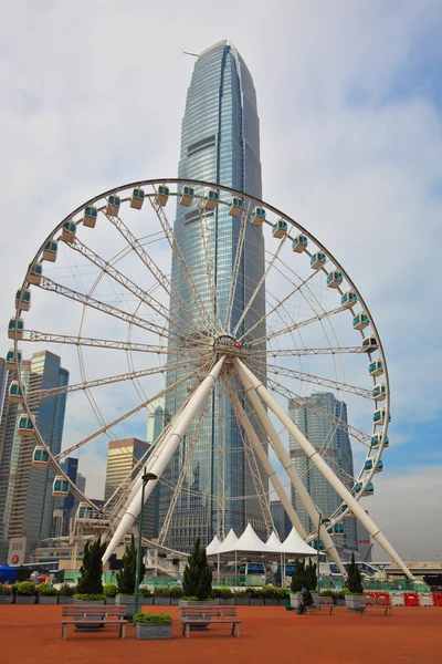 Ferris wheel and skyscrapers — Stock Photo, Image