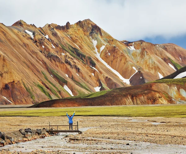 在国家公园 Landmannalaugar 在冰岛的女人 — 图库照片