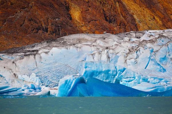 Excursion by boat to the glacier — Stock Photo, Image