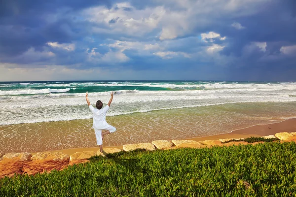 The woman in beach in Tel Aviv — Stock Photo, Image