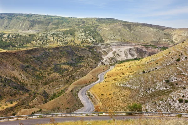 Vallée à la frontière entre la Jordanie et Israël . — Photo