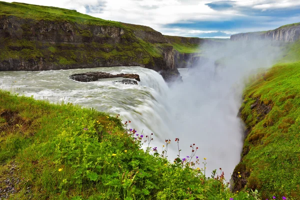 Abîme d'eau. Gullfoss pittoresque en Islande — Photo