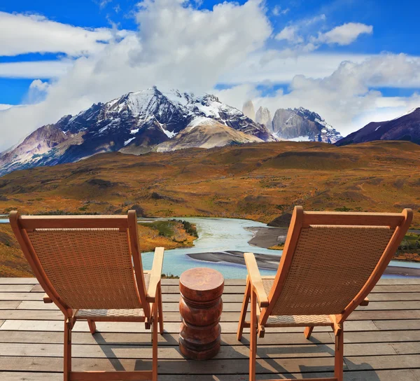 Cadeiras no parque Torres del Paine . — Fotografia de Stock