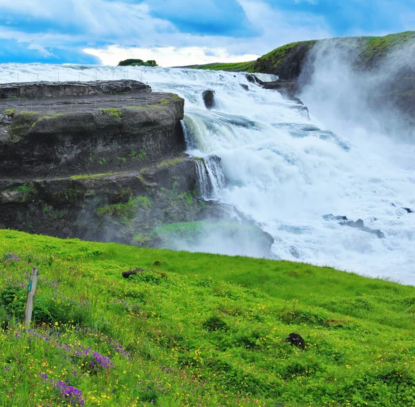 Powerful high-water waterfall in Iceland — Stock Photo, Image