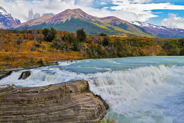 Natursköna högvatten vattenfall i Chile — Stockfoto
