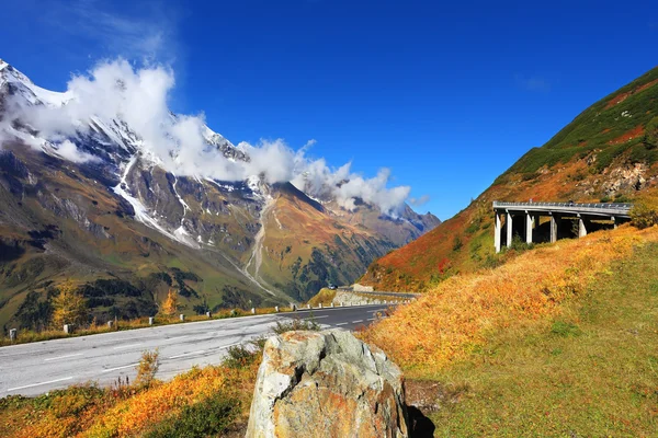 Pittoresca strada alpina — Foto Stock