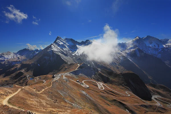 Estrada em Alpes austríacos — Fotografia de Stock