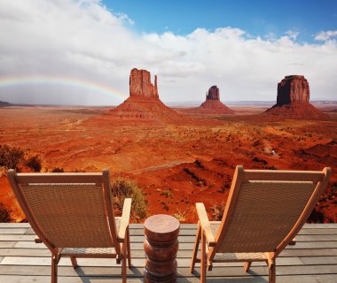 Şezlonglar kırmızı kumtaşı Manzaralı