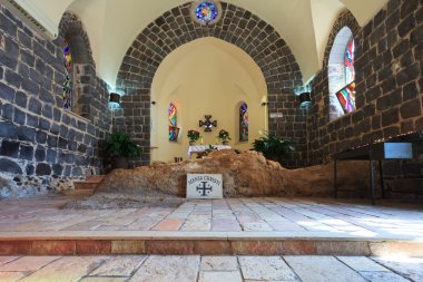 Kilise tarafından deniz genisaret iç.