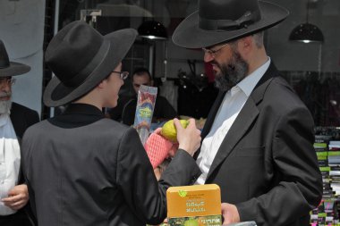 Traditional market before the Sukkot