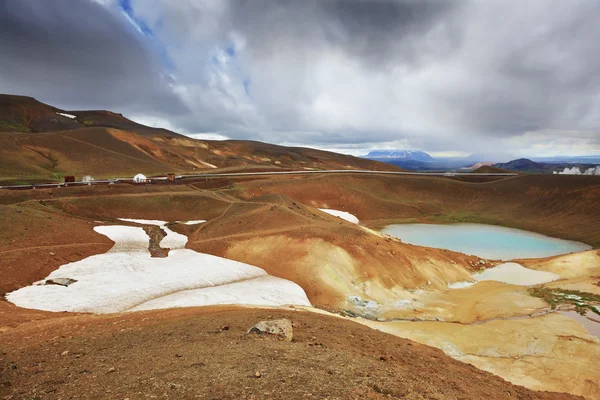 Krafla lake in de krater — Stockfoto