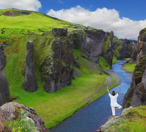 Woman  on rock canyon Fyad Argufier — Stock Photo, Image