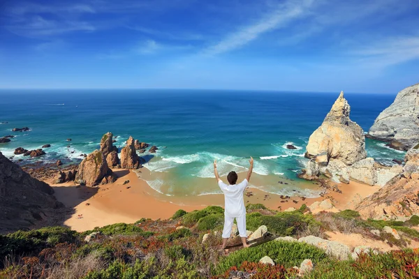 Woman in Small beautiful beach — Stockfoto