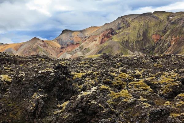 Pezzi di lava grigia e nera — Foto Stock