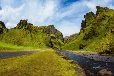 Fantastik kayaların arasında bulunan Kanyon