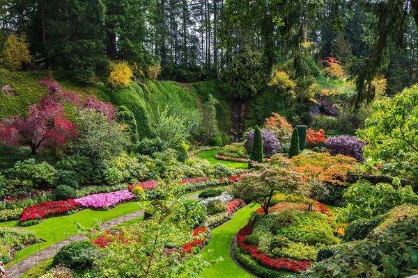 Versunkener Garten - schöner Teil des Parks — Stockfoto