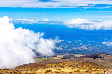 Gözlemevi Haleakala 'nın inanılmaz bir çevresi var. Haleakala Gözlemevi volkanın tepesinde yer almaktadır. Hawaii 'deki Maui Adası. 
