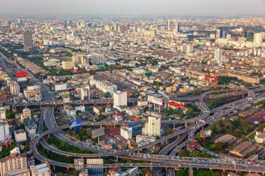 Bangkok Tayland 'ın ekonomik merkezidir. Geniş, modern, canlı bir şehir, turistler arasında popüler. Hava görüntüsü. Bangkok Tayland 'ın başkentidir..