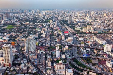 Bangkok Tayland 'ın ekonomik merkezidir. Geniş, modern, canlı bir şehir, turistler arasında popüler. Hava görüntüsü. Bangkok Tayland 'ın başkentidir..