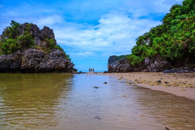 su kayalarda Adaları