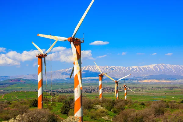 Moderní větrné mlýny v Izraeli — Stock fotografie