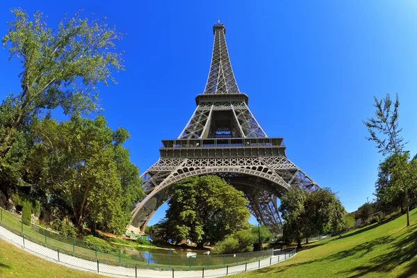 Eiffel Tower and park — Stock Photo, Image