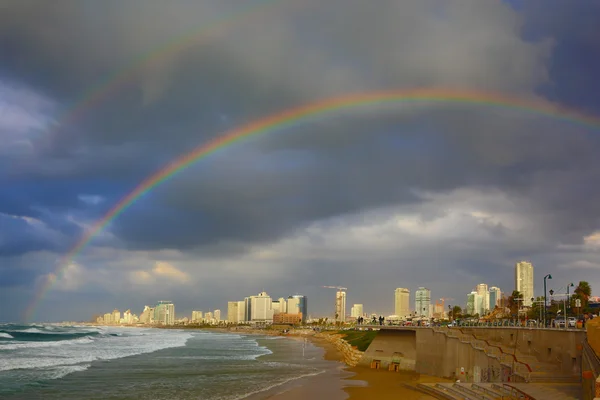 Променад и пляж в Тель-Авиве — стоковое фото
