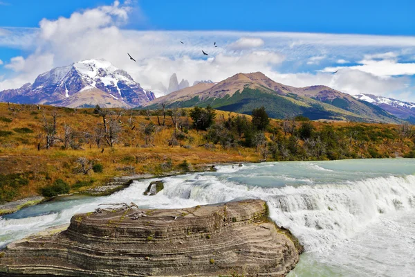 Poderoso cachoeira Cascatas Paine — Fotografia de Stock